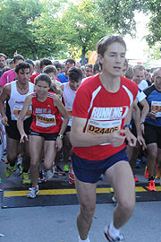 Start b2run 2011 um 19.30 Uhr (©Foto: Ingrid Grossmann)